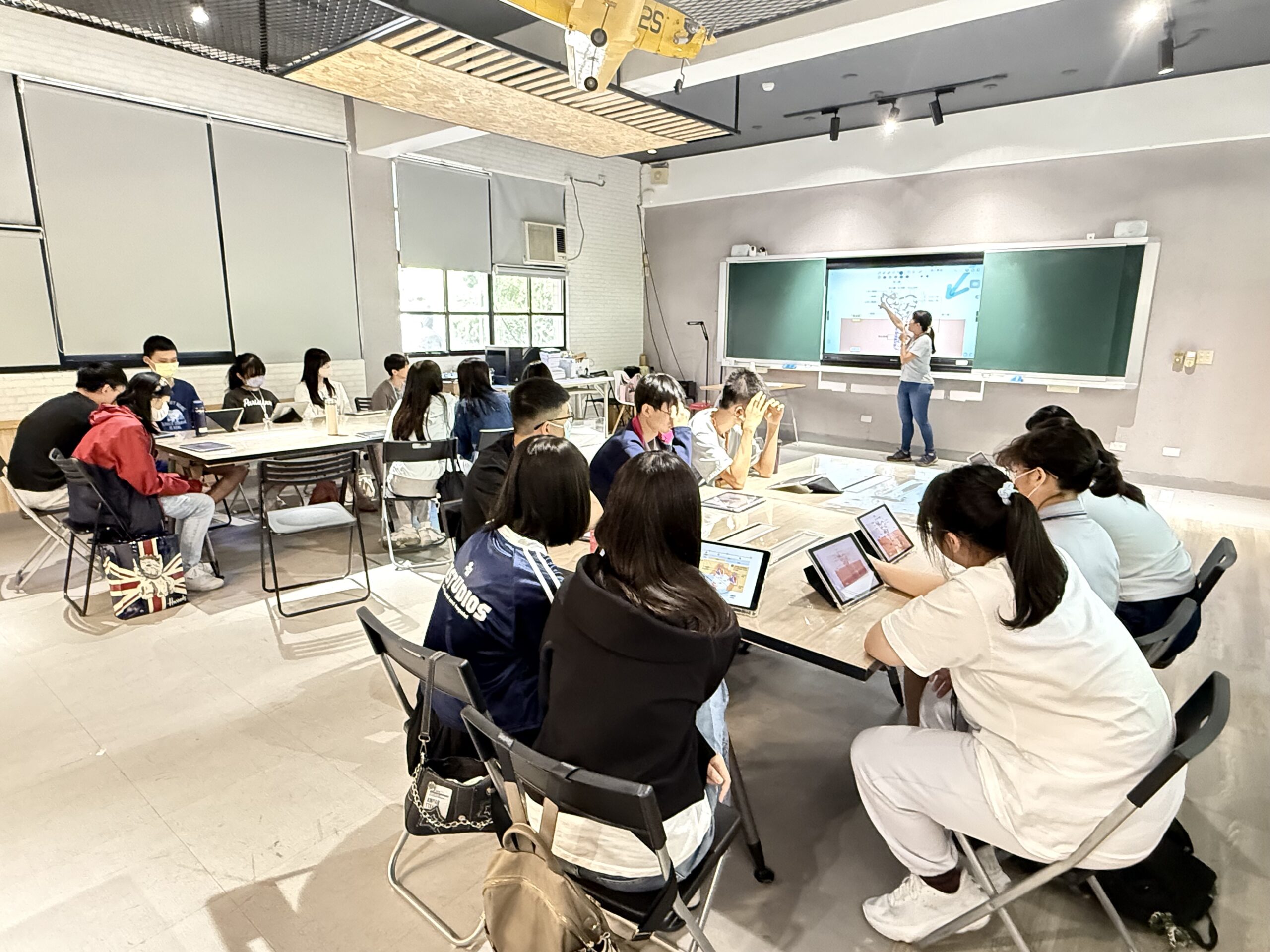 二信高中舉辦暑期AI科技融入群科學習體驗營 4 DDD03616 4E35 4763 B07B 92E485068935 scaled