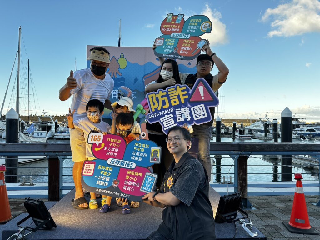 基二警結合 2025基隆鎖管季 活動與青少年朋友互動宣導 1 %E4%B8%80 58