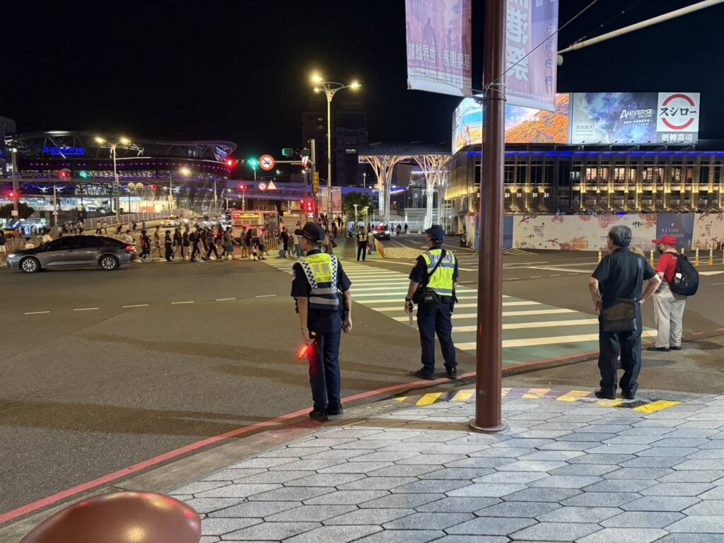 迎接基隆浪漫七夕煙火及無人機表演秀 讓民眾乘興而來戀戀不忘基警準備好了 1 %E4%B8%80 60