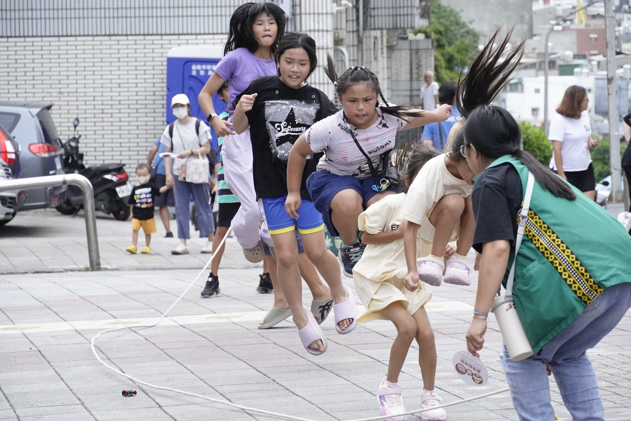 「我不要開學!」快閃遊戲孩童盡情放電樂無窮 3 S 42352662