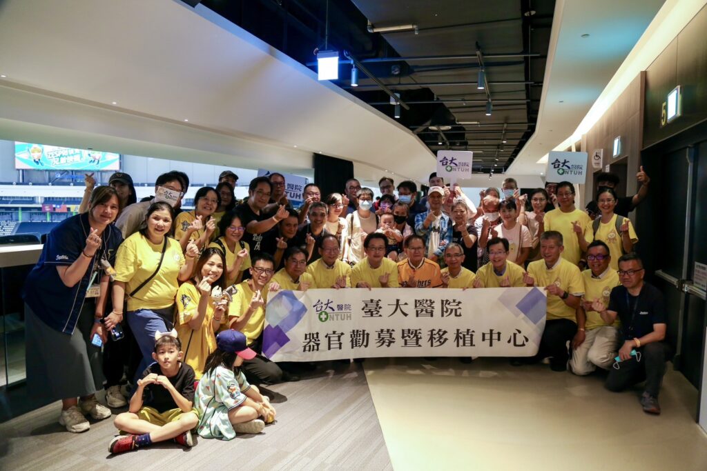重獲新生球迷熱血應援 中信兄弟盼鼓舞臺大醫院病友對生命的熱情 2 1756383827542