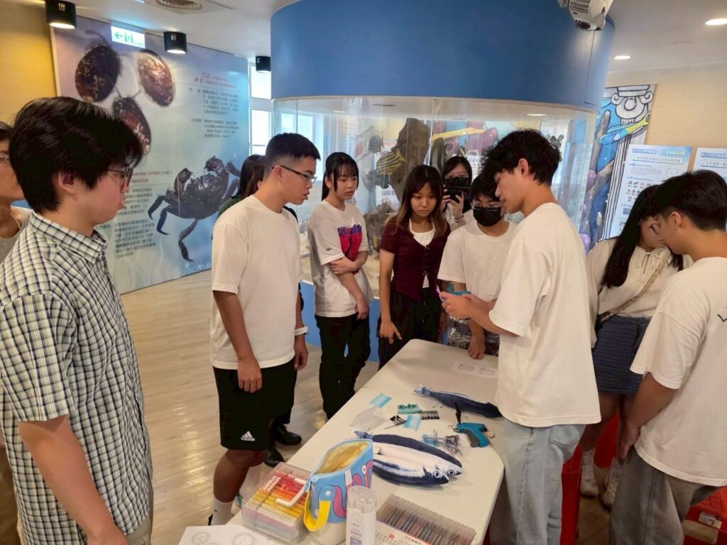 「新北市海洋永續課程講座」 新北邀您揭開海洋資源復育的奧妙 15 %E5%AD%B8%E5%93%A1%E8%97%89%E7%94%B1%E5%AF%A6%E9%9A%9B%E6%93%8D%E4%BD%9C%E8%88%87%E8%A7%80%E5%AF%9F%EF%BC%8C%E4%BA%86%E8%A7%A3%E6%B5%B7%E6%B4%8B%E8%B3%87%E6%BA%90%E5%BE%A9%E8%82%B2%E7%9A%84%E5%A5%A7%E5%A6%99