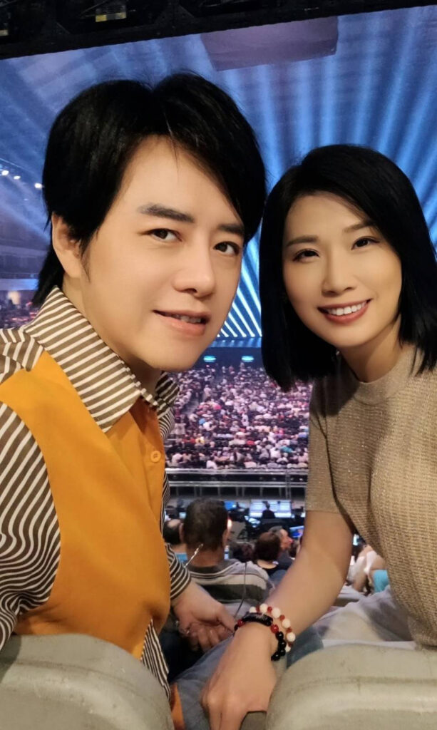 斷裂獎盃喚回初心!余秀娟江蕙演唱會淚崩 苦等20年重返舞台 24 %E5%BB%96%E5%81%89%E5%BF%97%E4%BD%99%E7%A7%80%E5%A8%9F