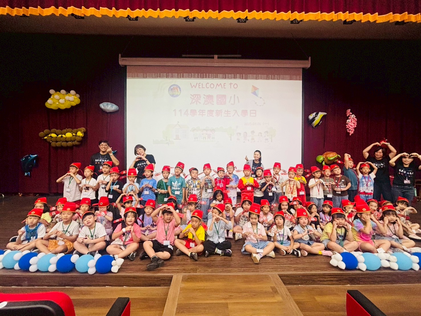 陳建文校長穿校服贈新生狀元帽勉勵「我讀深澳我最棒」 4 540269492 24799597916396435 5032563398907567605 n