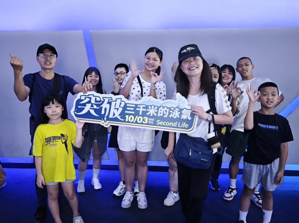樂心關懷協會前理事長林陽晋 招待兒少觀賞「突破:3000米的泳氣」 20 %E6%96%B0%E5%8C%97%E5%B0%8F%E8%A1%9B%E6%98%9F%E6%9C%8D%E5%8B%99%E7%9A%84%E5%85%92%E5%B0%91%E5%88%B0%E5%A0%B4%E8%A7%80%E5%BD%B1%E4%B8%A6%E7%95%99%E4%B8%8B%E6%B7%B1%E5%88%BB%E5%8D%B0%E8%B1%A1