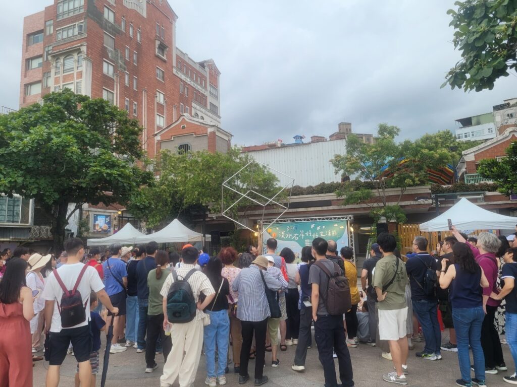 秋遊新北商圈好熱鬧 四大特色活動接力登場大冒險 25 %E6%B7%A1%E6%B0%B4%E5%95%86%E5%9C%88%E3%80%8C2024%E6%B7%A1%E6%B0%B4%E5%8F%B3%E5%B2%B8%E5%A5%BD%E5%A5%BD%E7%94%9F%E6%B4%BB%E7%AF%80%E3%80%8D%E8%A1%97%E9%A0%AD%E8%97%9D%E4%BA%BA%E8%A1%A8%E6%BC%94