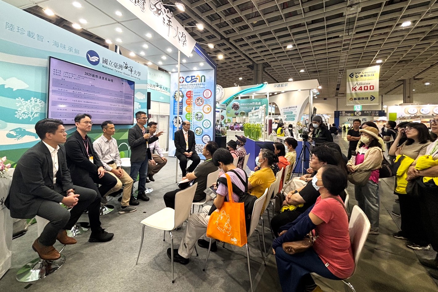 海大2025臺灣智慧農漁週吸引民眾熱烈參與 10 %E6%B5%B7%E5%A4%A7%E6%96%B0%E9%A3%9F%E5%8A%9B%E8%AB%96%E5%A3%87%E5%90%B8%E5%BC%95%E6%B0%91%E7%9C%BE%E8%B8%B4%E8%BA%8D%E5%8F%83%E8%88%87%EF%BC%8C%E7%8F%BE%E5%A0%B4%E4%BA%92%E5%8B%95%E7%86%B1%E7%B5%A1
