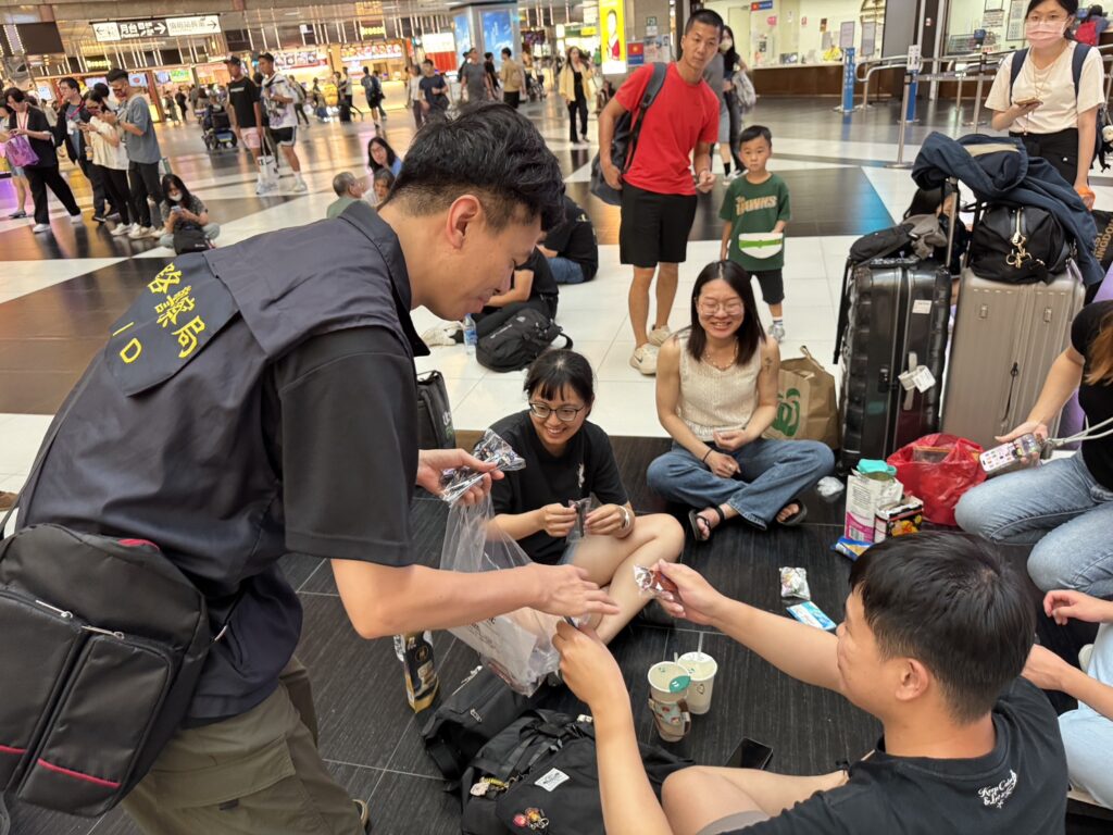 鐵警臺北車站宣導識詐 積極守護民眾財產安全 4 %E5%9B%9B 4