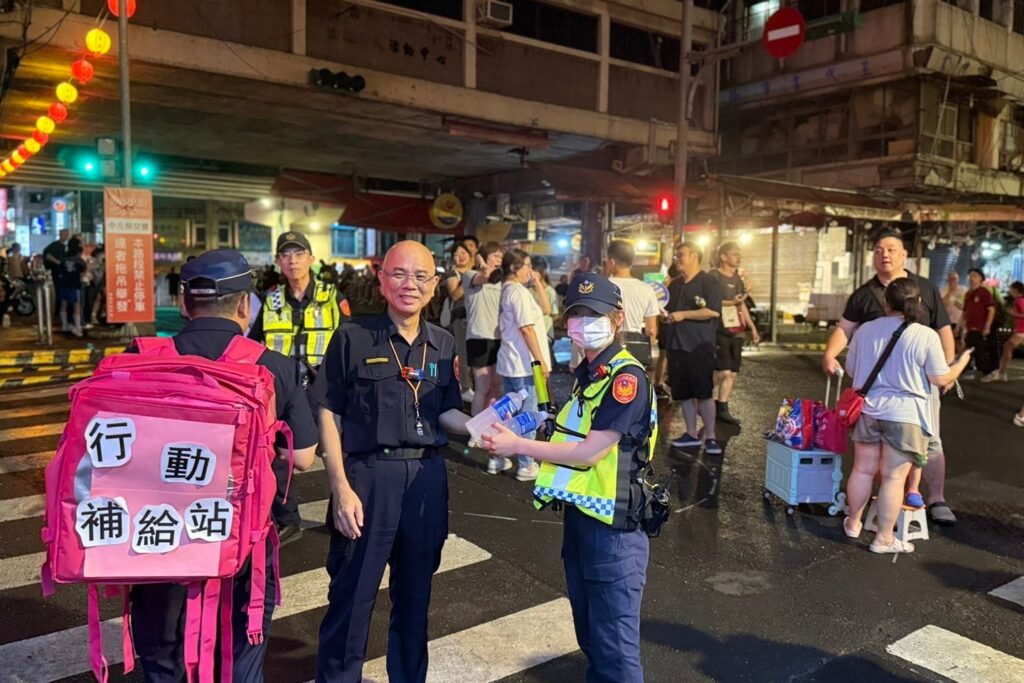基一警執勤雞籠中元祭勤務 設置行動補給站為同仁打氣 2 MEITU 20250906 181036036