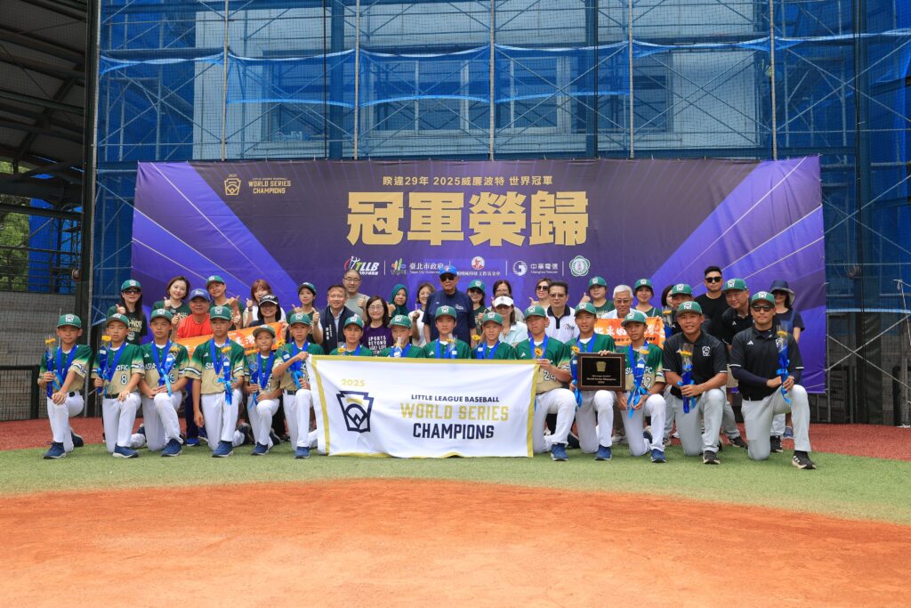 東園少棒凱旋遊行 參與林智勝引退賽 大師兄傳承小將感動全場 6 6befb516 9277 4f01 98d3 9b78a955e22d