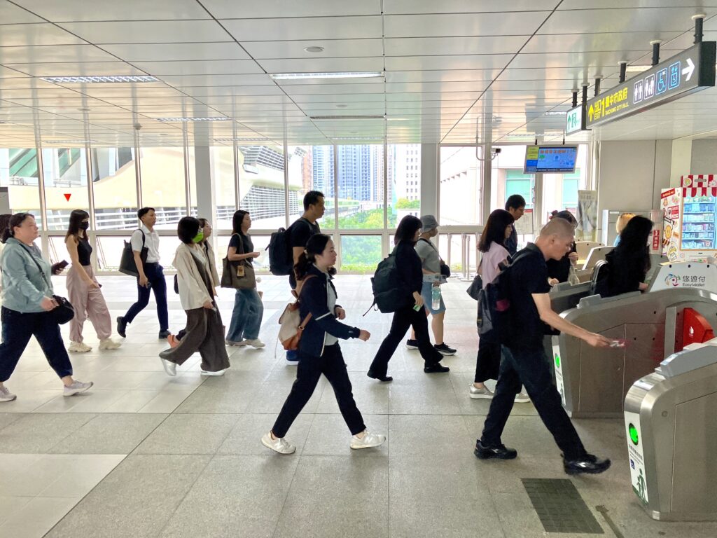 亞洲不限航點商務艙機票急尋幸運兒 台中捷運第5,000萬名旅客迄今未現身 1 %E5%8F%B0%E4%B8%AD%E6%8D%B7%E9%81%8B%E5%85%AC%E5%8F%B8%E5%B0%8B%E6%89%BE%E7%AC%AC5000%E8%90%AC%E4%BA%BA%E6%AC%A1%E5%B9%B8%E9%81%8B%E6%97%85%E5%AE%A2 %E6%8F%90%E9%86%92%E6%97%85%E5%AE%A2%E6%AA%A2%E6%9F%A5%E7%A5%A8%E5%8D%A1%E8%99%9F%E7%A2%BC %E7%85%A7%E7%89%87%E7%82%BA%E7%A4%BA%E6%84%8F%E5%9C%96 %E8%88%87%E4%B8%AD%E7%8D%8E%E4%BA%BA%E7%84%A1%E9%97%9C