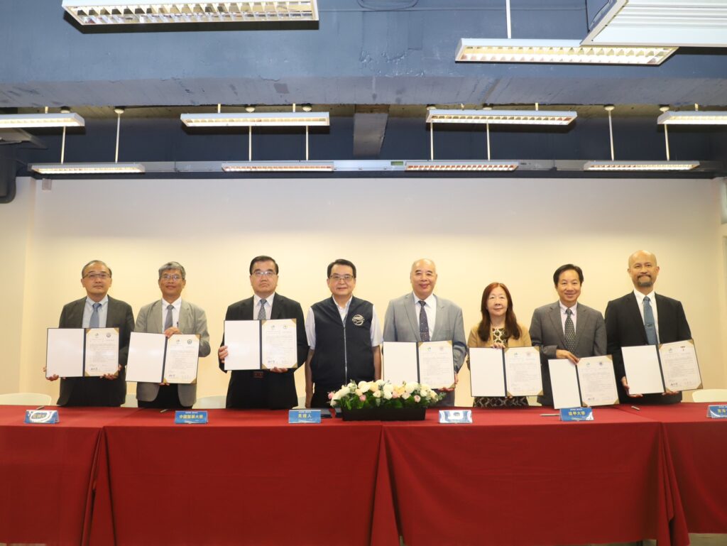 中捷「七線齊發」簽署MOU 攜手中部6大學共育捷運新世代人才 2 %E4%B8%AD%E6%8D%B7%E8%88%87%E4%B8%AD%E5%8F%B0%E7%81%A3%E5%A4%A7%E5%AD%B8%E7%B3%BB%E7%B5%B1%E5%90%88%E4%BD%9C%E5%82%99%E5%BF%98%E9%8C%84%E7%B0%BD%E7%BD%B2%E5%AE%8C%E6%88%90