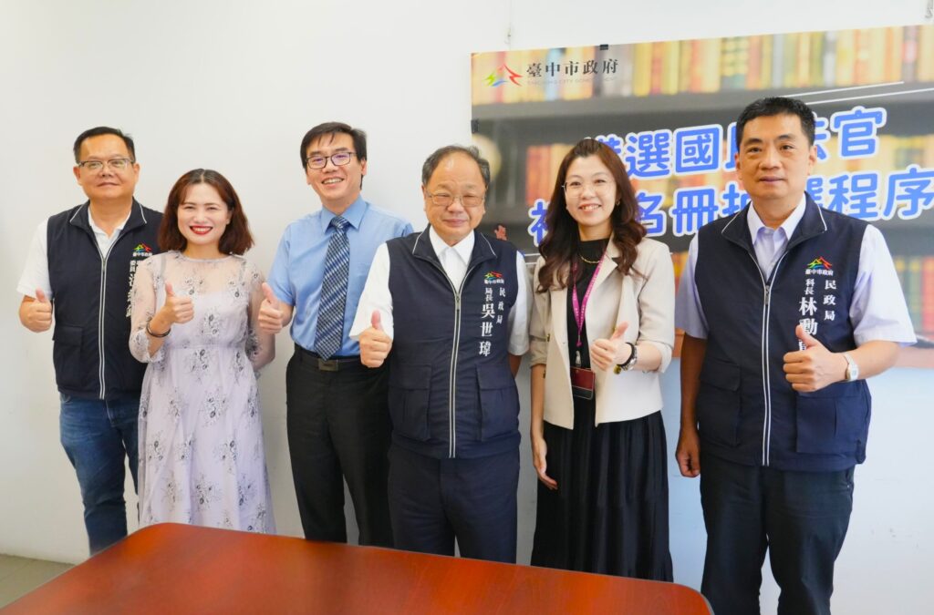 初選名冊逾1.4萬名 中市府抽選115年備選國民法官 1 %E4%B8%AD%E5%B8%82%E5%BA%9C%E4%BB%8A%E6%97%A5%E9%80%B2%E8%A1%8C115%E5%B9%B4%E5%82%99%E9%81%B8%E5%9C%8B%E6%B0%91%E6%B3%95%E5%AE%98%E5%85%AC%E9%96%8B%E6%8A%BD%E9%81%B8%E4%BD%9C%E6%A5%AD