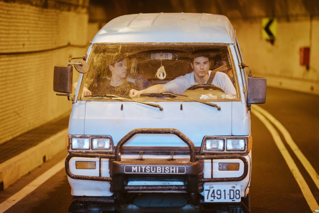 鳳小岳《陌路兄弟》男神變落魄菇農!吊嘎爆汗開貨車環島「氣到冒煙」 4 %E9%B3%B3%E5%B0%8F%E5%B2%B3%E8%A6%AA%E9%96%8B%E6%89%8B%E6%8E%92%E8%B2%A8%E8%BB%8A%E7%88%86%E6%B1%97%E7%92%B0%E5%B3%B6 %E7%9B%B4%E5%91%BC%E7%86%B1%E8%A1%80%E7%88%BD%E5%BF%AB%E7%B6%BA%E5%BD%B1%E7%99%BC%E8%A1%8C%E6%8F%90%E4%BE%9B