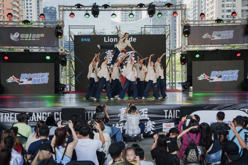 「舞」力全開 台中盃街舞大賽登場 1 %E8%87%BA%E4%B8%AD%E7%9B%83%E8%A1%97%E8%88%9E%E5%A4%A7%E8%B3%BD%E7%94%B1%E6%8E%92%E8%88%9E%E8%B3%BD%E9%9D%92%E5%B9%B4%E7%B5%84%E6%8F%AD%E9%96%8B%E9%A6%96%E6%97%A5%E8%B3%BD%E4%BA%8B%E5%BA%8F%E5%B9%95