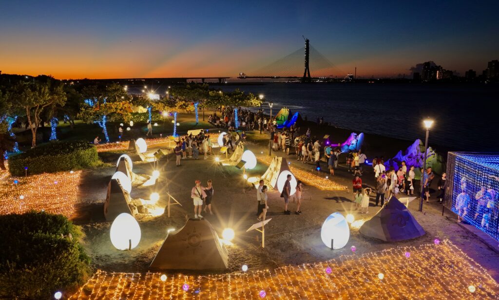 城市沙雕展在八里 看展遊2座充滿童趣與知名漫畫IP公園 就是要你FUN心玩 9 %E3%80%8C%E5%9F%8E%E5%B8%82%E6%B2%99%E9%9B%95%E5%B1%95%E3%80%8D%E5%8D%B3%E6%97%A5%E8%B5%B7%E8%87%B310%E6%9C%8812%E6%97%A5%E6%96%BC%E5%B7%A6%E5%B2%B8%E5%85%AC%E5%9C%92%E8%88%89%E8%A1%8C%EF%BC%8C%E6%B4%BB%E5%8B%95%E9%A6%96%E5%BA%A6%E8%88%87%E5%9C%8B%E9%9A%9B%E7%9F%A5%E5%90%8D%E6%95%B8%E7%A2%BC%E5%AF%B6%E8%B2%9DIP%E5%90%88%E4%BD%9C%EF%BC%8C%E5%90%B8%E5%BC%95%E6%B0%91%E7%9C%BE%E8%A7%80%E8%B3%9E%E7%85%A7%E7%89%87%E7%82%BA%E9%AB%98%E7%81%98%E8%99%95%E6%8F%90%E4%BE%9B