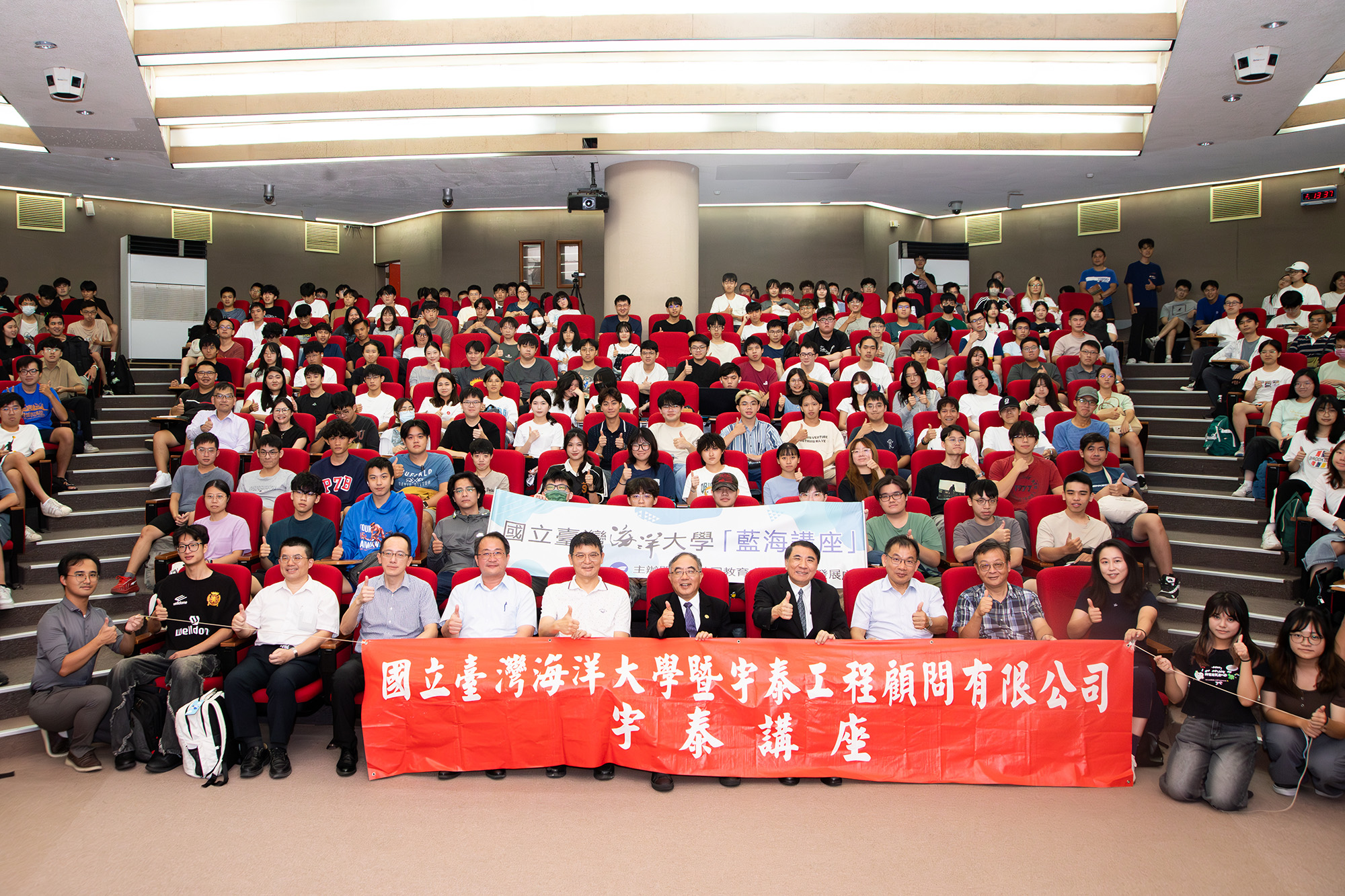 海大藍海講座 臺大校長陳文章以「態度、感恩、利他、理想」勉勵學子 3 %E6%B5%B7%E5%A4%A7%E3%80%8C%E8%97%8D%E6%B5%B7%E8%AC%9B%E5%BA%A7%E3%80%8D%E6%96%BC9%E6%9C%8819%E6%97%A5%E9%82%80%E8%AB%8B%E8%87%BA%E5%A4%A7%E9%99%B3%E6%96%87%E7%AB%A0%E6%A0%A1%E9%95%B7%E8%92%9E%E6%A0%A1%E6%BC%94%E8%AC%9B
