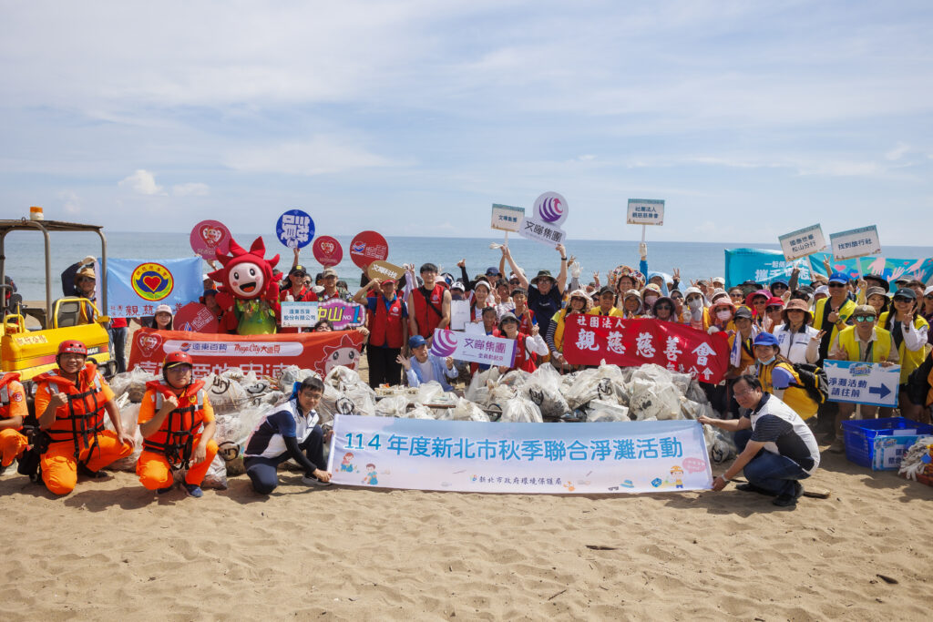 新北秋季淨灘齊聚金山中角灣 在地居民企業團體展現環保行動力 12 %E6%B7%A8%E7%81%98%E7%B6%93%E9%81%8E%E5%90%84%E7%95%8C%E5%9C%98%E9%AB%94%E7%9A%84%E5%8A%AA%E5%8A%9B%EF%BC%8C%E8%AE%93%E6%B5%B7%E5%B2%B8%E9%87%8D%E7%8F%BE%E4%B9%BE%E6%B7%A8%E9%A2%A8%E8%B2%8C