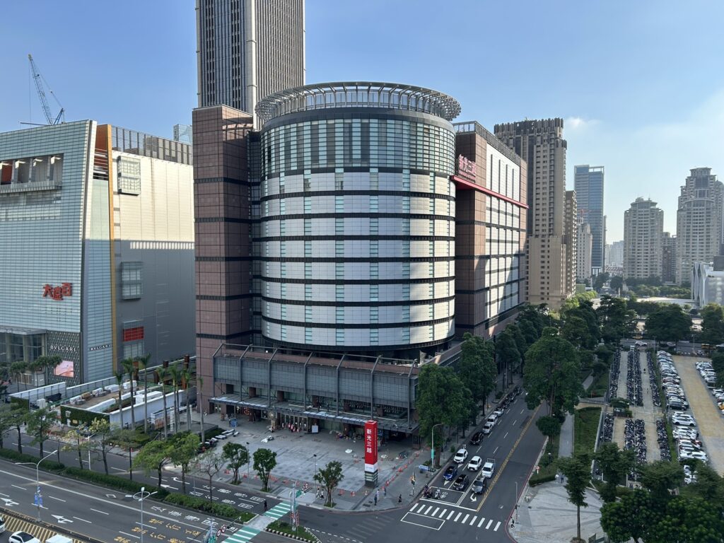 中市府審查通過 新光三越台中中港店9/27將正式恢復營運 1 %E4%BB%A5%E5%85%AC%E5%85%B1%E5%AE%89%E5%85%A8%E7%82%BA%E5%94%AF%E4%B8%80%E6%A8%99%E6%BA%96 %E7%82%BA%E6%B6%88%E8%B2%BB%E5%AE%89%E5%85%A8%E6%8A%8A%E9%97%9C %E9%83%BD%E7%99%BC%E5%B1%80 %E6%96%B0%E5%85%89%E4%B8%89%E8%B6%8A%E7%99%BE%E8%B2%A8%E5%8F%B0%E4%B8%AD%E5%BA%979%E6%9C%8826%E6%97%A5%E4%BE%9D%E8%A6%8F%E6%A0%B8%E5%87%86%E6%81%A2%E5%BE%A9%E4%BD%BF%E7%94%A8 %E8%AB%8B%E5%85%B6%E5%BE%8C%E7%BA%8C%E6%87%89%E4%BE%9D%E8%A6%8F%E7%B6%AD%E8%AD%B7%E5%BB%BA%E7%89%A9%E5%90%88%E6%B3%95%E4%BD%BF%E7%94%A8%E5%92%8C%E5%85%AC%E5%85%B1%E5%AE%89%E5%85%A8%E7%AD%89 3