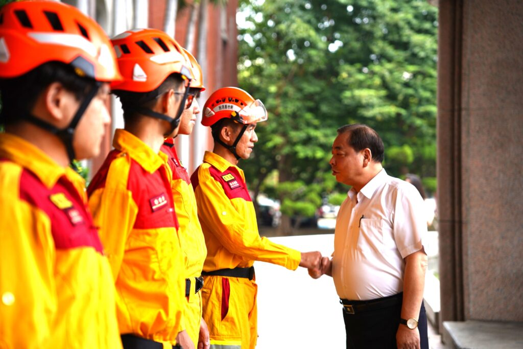 整備20輛機具器材、18名人力 竹縣第二梯次援花搜救隊出發! 2 114092611