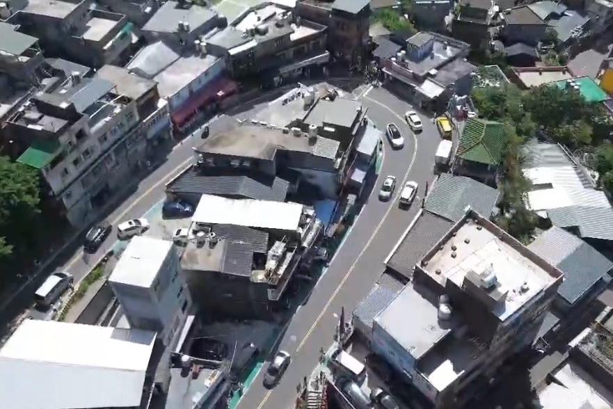 教師節連假交通順暢 瑞芳分局啟用無人機 空中鷹眼 即時調度警力疏導車潮 2 MEITU 20250927 174253408