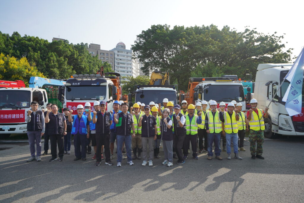 哪裡有需要台中隊就在哪裡 中市環保局、建設局火速馳援花蓮災區 1 建設局秉持盧秀燕市長 同島一命 的理念支援花蓮救災