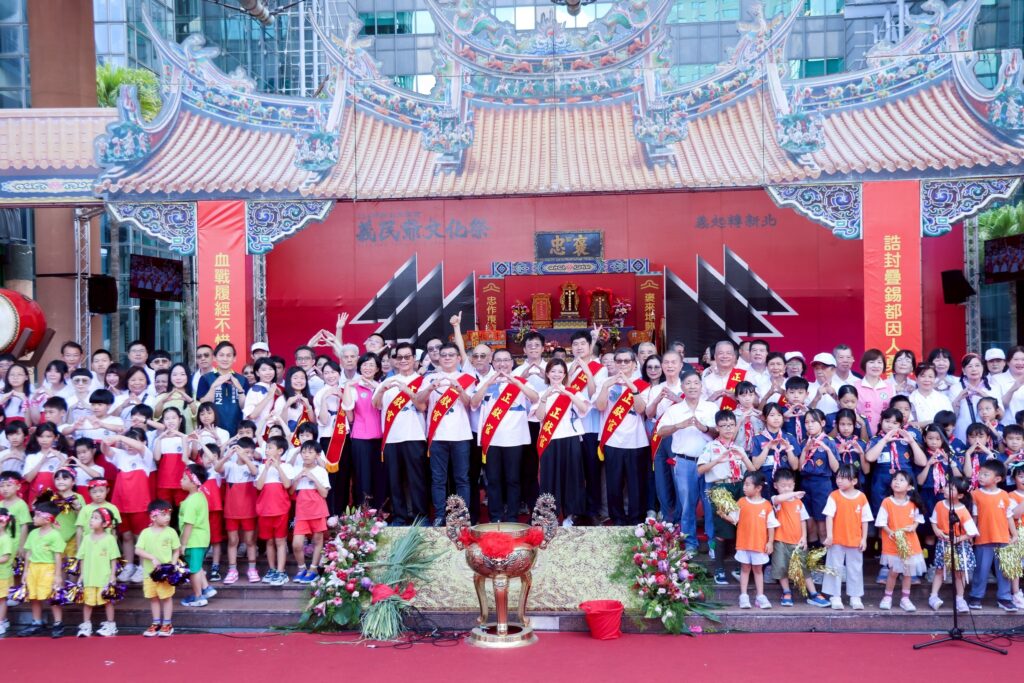 新北市客家義民爺文化祭登場 侯友宜:透過「轉化、轉念、轉屋」認識客家之美 9 114%E5%B9%B4%E6%96%B0%E5%8C%97%E5%B8%82%E5%AE%A2%E5%AE%B6%E7%BE%A9%E6%B0%91%E7%88%BA%E6%96%87%E5%8C%96%E7%A5%AD%E9%80%8F%E9%81%8E%E8%B7%A8%E7%95%8C%E5%90%88%E4%BD%9C%E8%88%87%E4%B8%96%E4%BB%A3%E5%8F%83%E8%88%87%EF%BC%8C%E5%B8%8C%E6%9C%9B%E8%AE%93%E5%B9%B4%E8%BC%95%E4%B8%80%E4%BB%A3%E5%9C%A8%E5%8F%83%E8%88%87%E4%B8%AD%E9%AB%94%E9%A9%97%E7%BE%A9%E6%B0%91%E7%B2%BE%E7%A5%9E%EF%BC%8C%E8%AE%93%E9%80%99%E4%BB%BD%E6%96%87%E5%8C%96%E5%9C%A8%E6%96%B0%E5%8C%97%E6%8C%81%E7%BA%8C%E5%82%B3%E6%89%BF%E3%80%81%E6%B0%B8%E4%B8%8D%E9%96%93%E6%96%B7