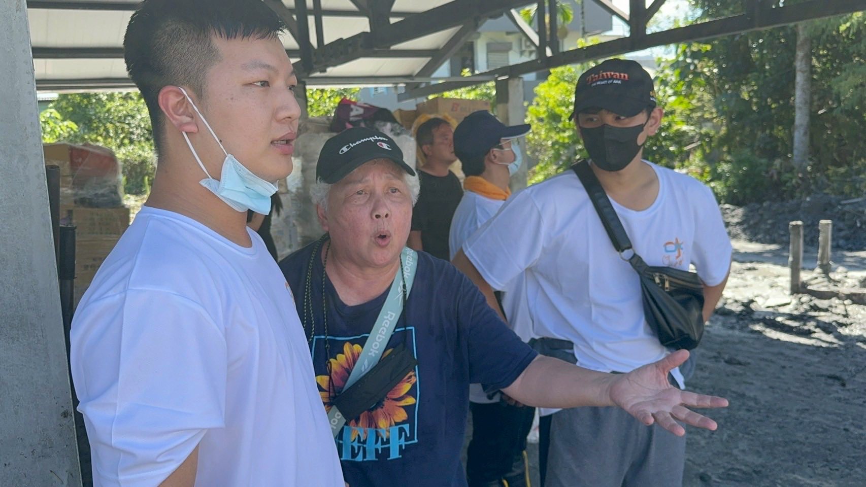 基隆青年志工有愛挺進花蓮協助救災 2 555593257 2777055425833632 1049871142850215383 n