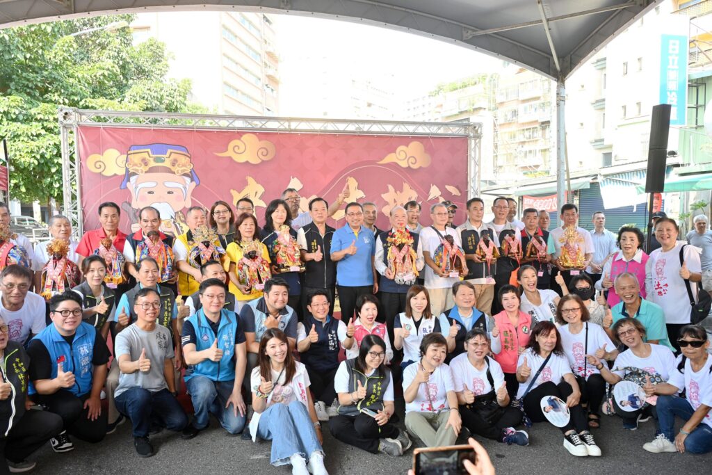 中和區土地公遶境祈福 侯友宜祈求國泰民安、蓬勃發展 4 %E6%96%B0%E5%8C%97%E5%B8%82%E9%95%B7%E4%BE%AF%E5%8F%8B%E5%AE%9C%E5%88%B0%E5%A0%B4%E7%A5%88%E6%B1%82%E5%9C%8B%E6%B3%B0%E6%B0%91%E5%AE%89%E3%80%81%E5%9C%B0%E6%96%B9%E8%93%AC%E5%8B%83%E7%99%BC%E5%B1%95%EF%BC%8C%E4%B8%A6%E7%82%BA%E7%A6%8F%E5%BE%B7%E4%BD%91%E6%B0%91%E9%81%B6%E5%A2%83%E6%B4%BB%E5%8B%95%E9%B3%B4%E9%91%BC%EF%BC%8C%E7%A5%88%E4%BD%91%E6%B4%BB%E5%8B%95%E5%B9%B3%E5%AE%89%E5%9C%93%E6%BB%BF