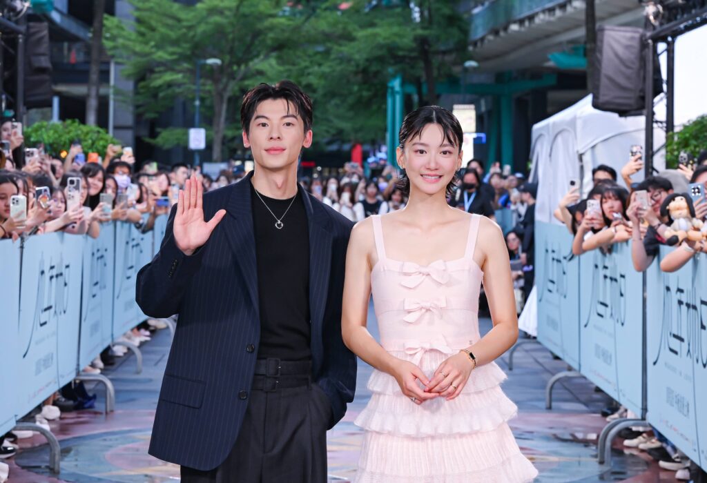 《他年她日》台北首映壓軸 許光漢、袁澧林「光林CP」合體掀尖叫 林俊傑驚喜現身送花張艾嘉 13 KMG 2740 1