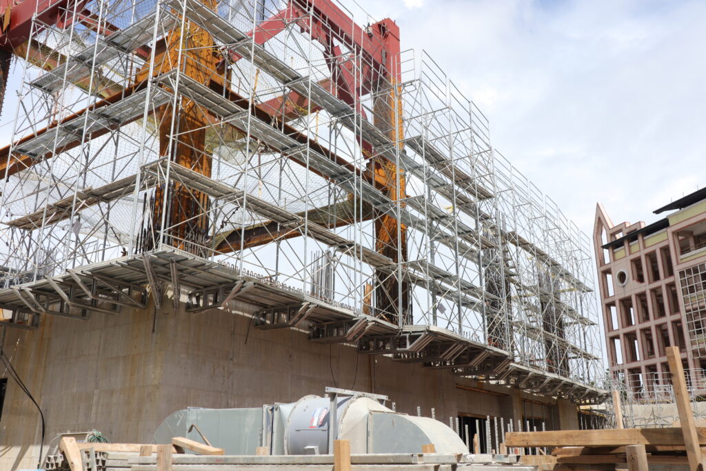 新北市推出新措施紓困營建業 建照9月30日起自動展延2年 8 %E6%96%B0%E5%8C%97%E5%B8%82%E6%94%BF%E5%BA%9C%E9%AB%94%E6%81%A4%E7%87%9F%E5%BB%BA%E6%A5%AD%E9%9D%A2%E8%87%A8%E7%9A%84%E9%9B%A3%E9%97%9C%EF%BC%8C%E9%87%9D%E5%B0%8D%E6%B0%91%E5%9C%8B112%E5%B9%B41%E6%9C%881%E6%97%A5%E8%87%B3114%E5%B9%B412%E6%9C%8831%E6%97%A5%E6%AD%A2%EF%BC%8C%E5%B7%B2%E5%8F%96%E5%BE%97%E5%BB%BA%E9%80%A0%E5%9F%B7%E7%85%A7%E6%88%96%E9%9B%9C%E9%A0%85%E5%9F%B7%E7%85%A7%E7%9B%AE%E5%89%8D%E4%BB%8D%E7%82%BA%E6%9C%89%E6%95%88%E5%BB%BA%E7%AF%89%E5%9F%B7%E7%85%A7%EF%BC%8C%E8%87%AA%E5%8B%95%E5%A2%9E%E5%8A%A0%E5%BB%BA%E7%AF%89%E6%9C%9F%E9%99%902%E5%B9%B4%EF%BC%8C%E8%88%87%E6%A5%AD%E8%80%85%E6%94%9C%E6%89%8B%E5%85%B1%E5%BA%A6%E9%9B%A3%E9%97%9C