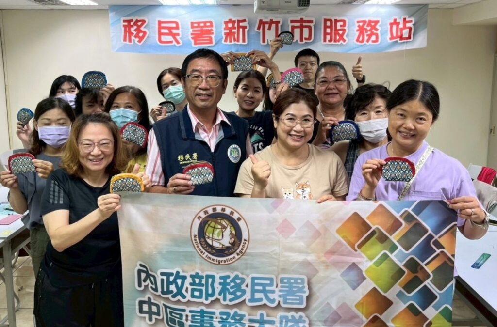 移民署竹市站關懷新住民家庭 教授泰式手作錢包促進文化交流 1 11409301