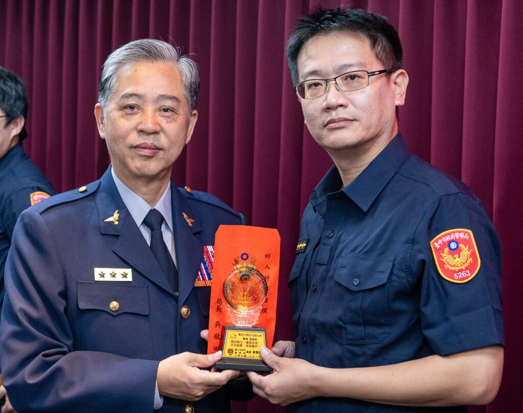 曾建維英勇逮捕性侵犯 吳敬田表揚直稱好樣的 1 %E6%9B%BE%E5%BB%BA%E7%B6%AD%E8%8B%B1%E5%8B%87%E9%80%AE%E6%8D%95%E6%80%A7%E4%BE%B5%E7%8A%AF%E5%90%B3%E6%95%AC%E7%94%B0%E8%A1%A8%E6%8F%9A%E7%9B%B4%E7%A8%B1%E5%A5%BD%E6%A8%A3%E7%9A%84