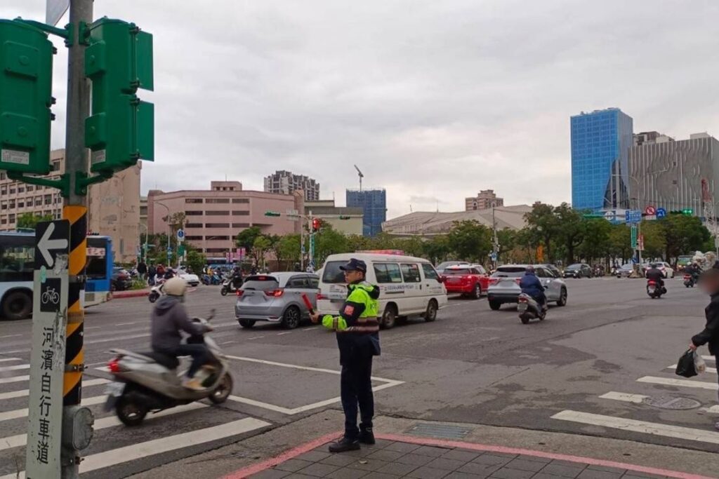 中秋連假 北市警局加強交通疏導 維護交通順暢 6 MEITU 20251003 155355809