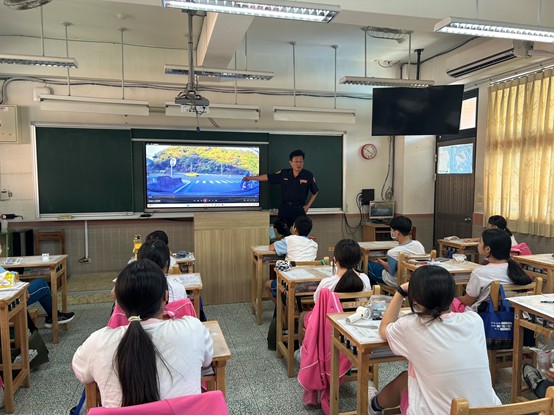 無照駕駛不可行 莫讓白髮送黑髮 2 1759478331213