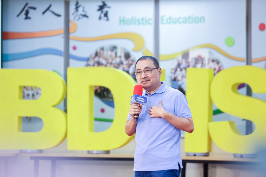 北大高中二期校舍啟動 侯友宜:持續完善在地就學環境 4 %E6%96%B0%E5%8C%97%E5%B8%82%E9%95%B7%E4%BE%AF%E5%8F%8B%E5%AE%9C%E5%89%8D%E5%BE%80%E5%8C%97%E5%A4%A7%E9%AB%98%E4%B8%AD%E8%A7%80%E6%91%A9%E5%AD%B8%E7%94%9F%E8%87%AA%E4%B8%BB%E5%AD%B8%E7%BF%92%E6%88%90%E6%9E%9C%E5%88%86%E4%BA%AB