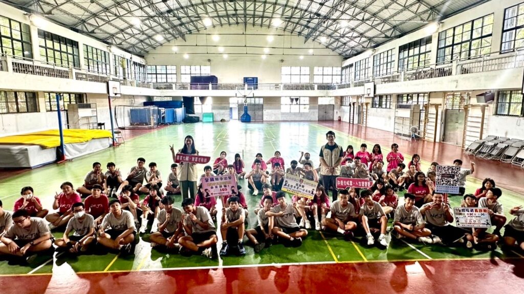 識詐反毒宣導進校園 基一警齊守護青少年 1 MEITU 20251004 173015937