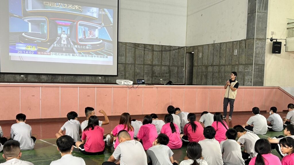 識詐反毒宣導進校園 基一警齊守護青少年 2 MEITU 20251004 173040637
