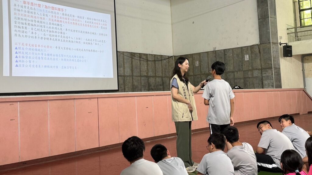 識詐反毒宣導進校園 基一警齊守護青少年 4 MEITU 20251004 173129192