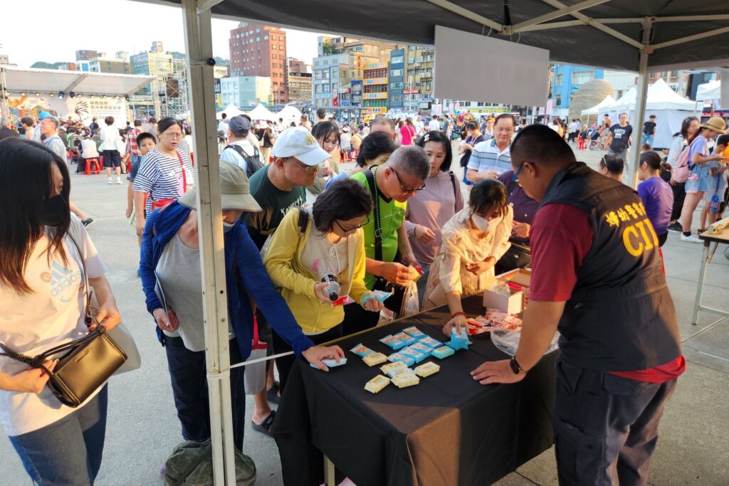 熱情森巴舞動基隆 基警結合嘉年華推動婦幼安全防治宣導 1 MEITU 20251004 174206197