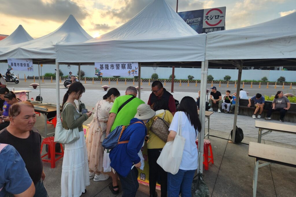 熱情森巴舞動基隆 基警結合嘉年華推動婦幼安全防治宣導 3 MEITU 20251004 174251321