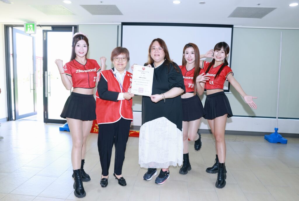 重陽敬老文化交流嗨翻天!信義長者漫遊舊城!銀髮走讀有彩蛋! 6 S 198754586 0