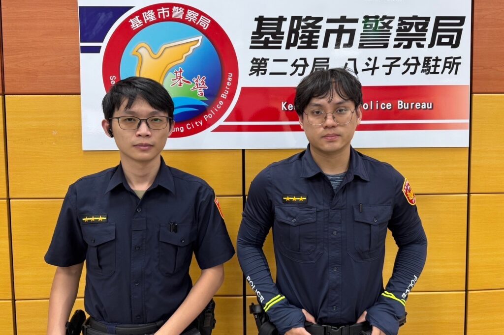 尿布男童清晨獨自遊蕩 基二警暖心助返家 2 MEITU 20251005 160506633 1