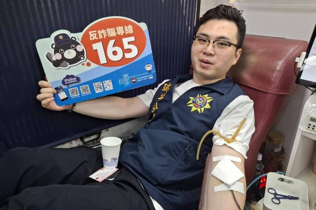 一輪明月映照熱血情懷 瑞芳警民共築社會防線 3 MEITU 20251006 154255072