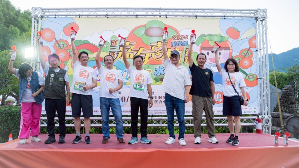 「番路嘉有喜柿珍惜水資源路跑」鳴槍 近千跑者運動、品茗、賞美味,享受金秋盛會 5 114100711 1