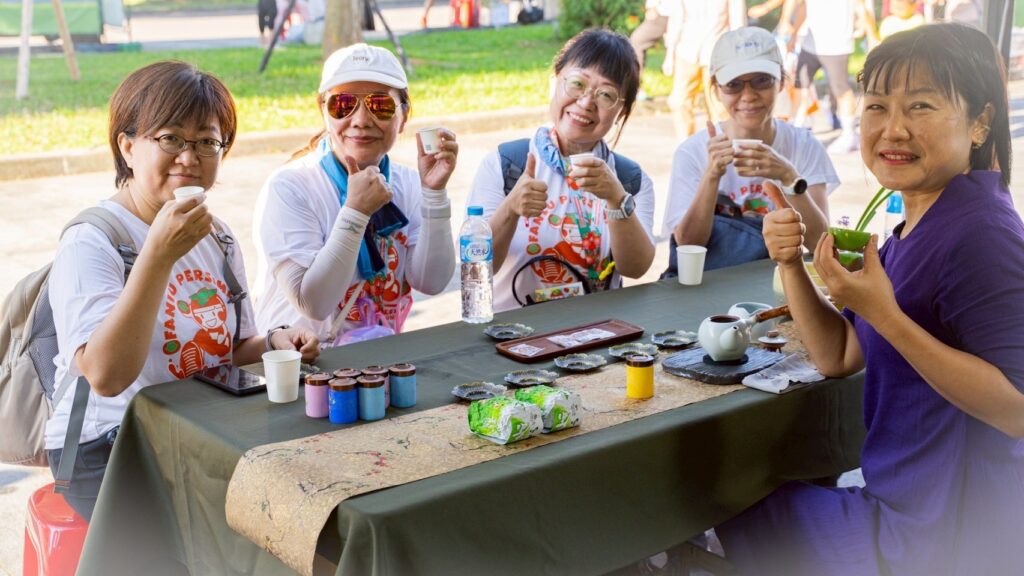 「番路嘉有喜柿珍惜水資源路跑」鳴槍 近千跑者運動、品茗、賞美味,享受金秋盛會 6 114100712 1