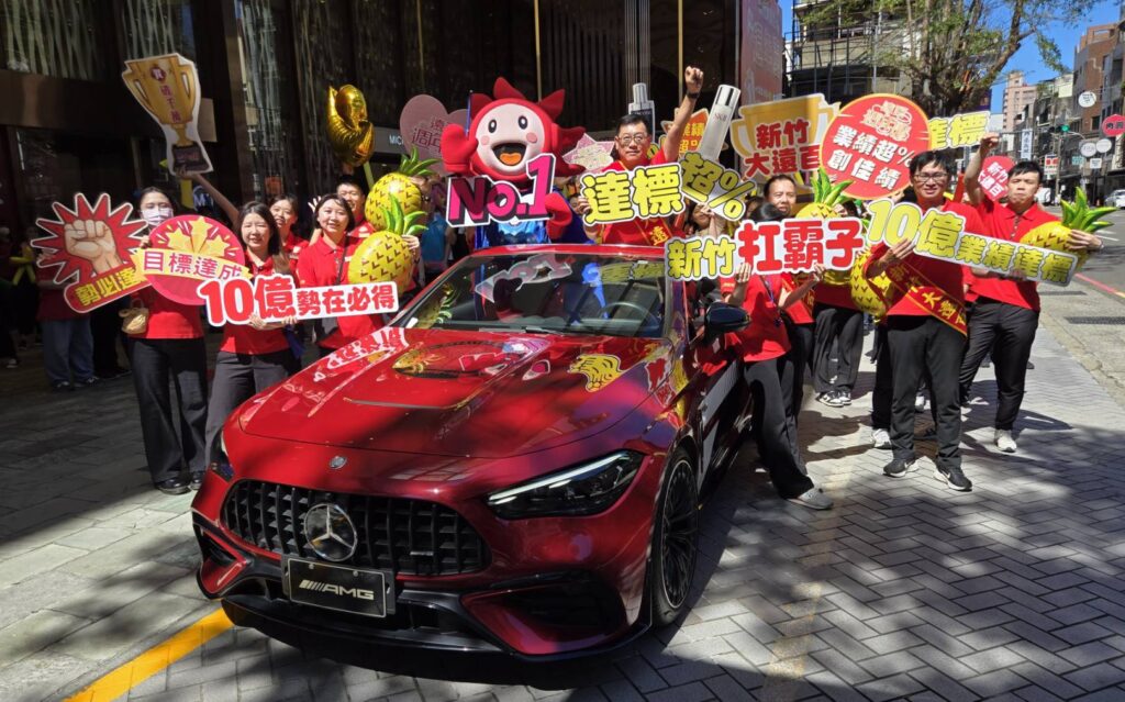 新竹大遠百週年慶預購開跑 500員工齊喊衝破10億熱情造勢 5 114100731