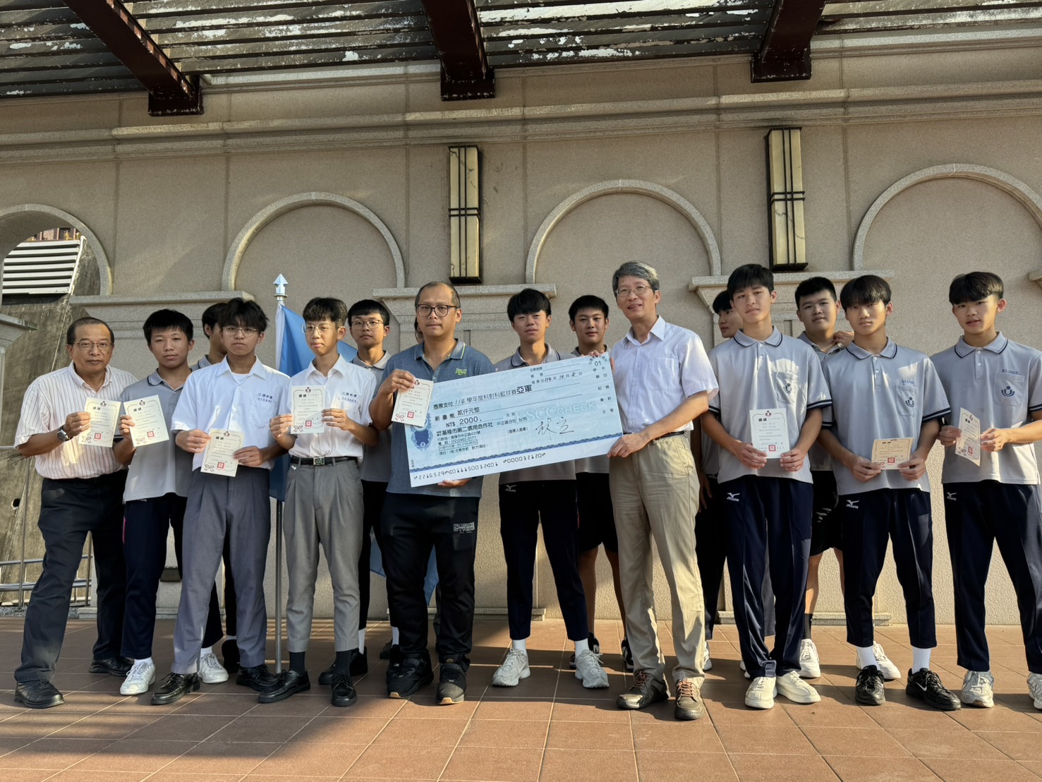 二信科籃頒獎 師生共享榮耀校長互勉發揮運動家精神鍛鍊體魄 13 S 35274858