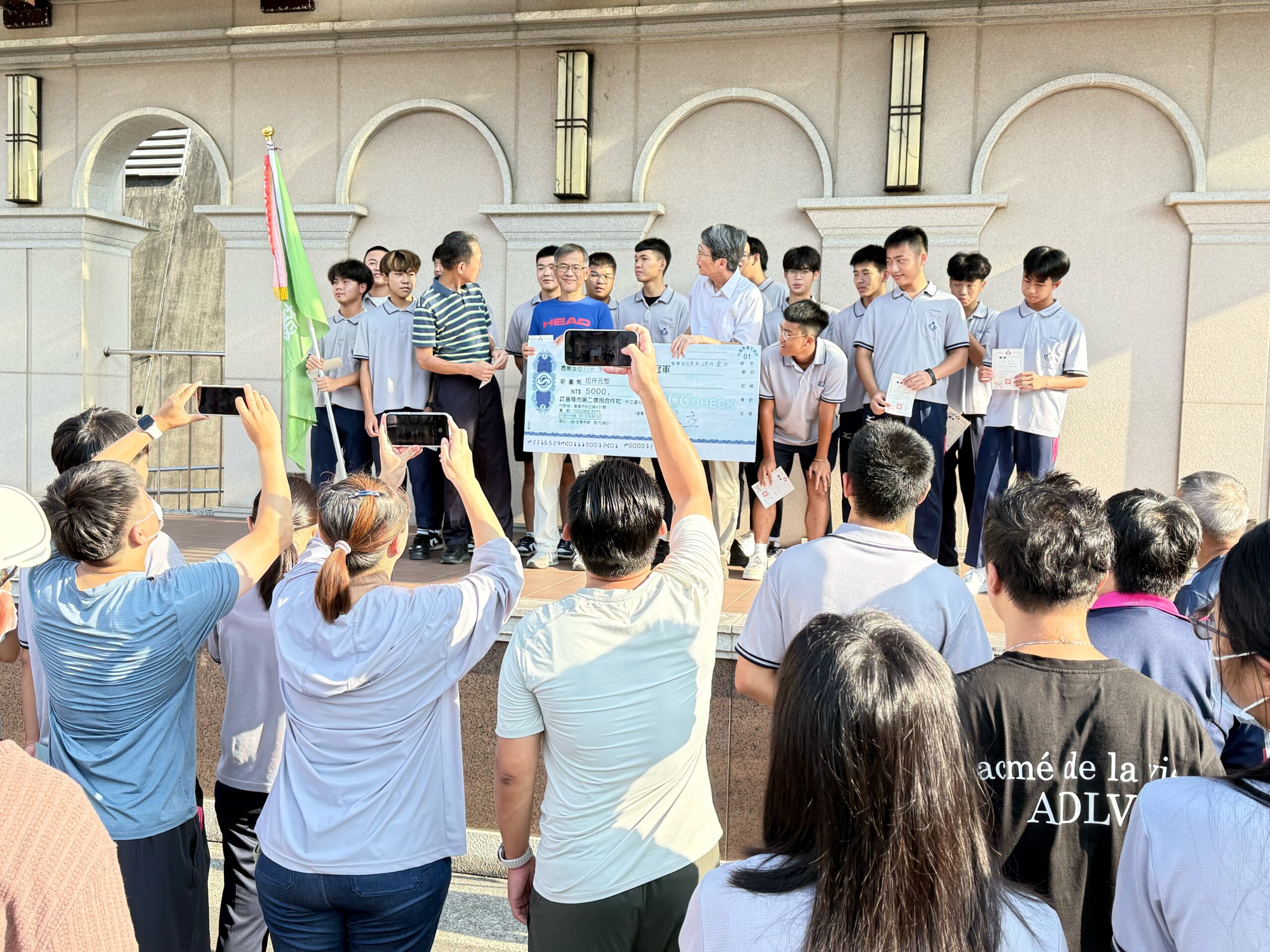 二信科籃頒獎 師生共享榮耀校長互勉發揮運動家精神鍛鍊體魄 11 S 74522701 scaled