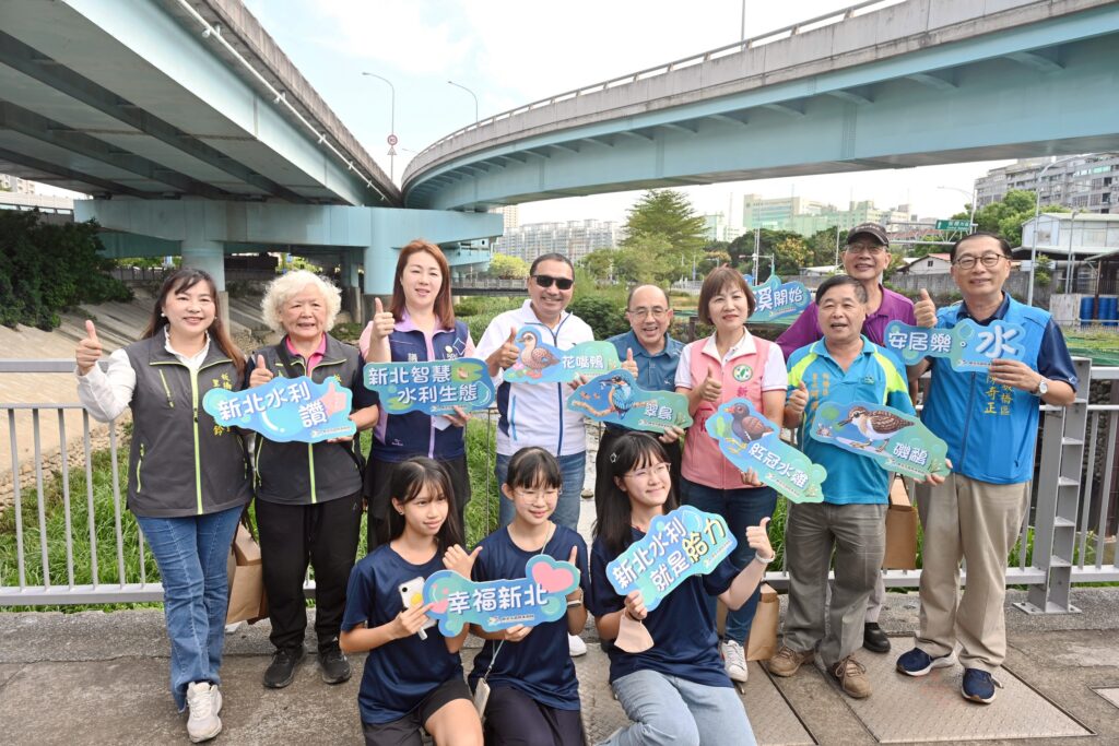 見證湳仔溝蛻變 侯友宜:永續水環境讓生物重返河川 11 %E5%B8%82%E5%BA%9C%E5%9C%98%E9%9A%8A%E7%A9%8D%E6%A5%B5%E6%95%B4%E6%B2%BB%E8%BD%84%E5%85%A7%E6%B0%B4%E7%92%B0%E5%A2%83%E3%80%81%E7%87%9F%E9%80%A0%E8%A6%AA%E6%B0%B4%E7%A9%BA%E9%96%93